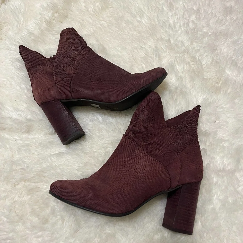 Anthropologie Seychelles prop suede boots